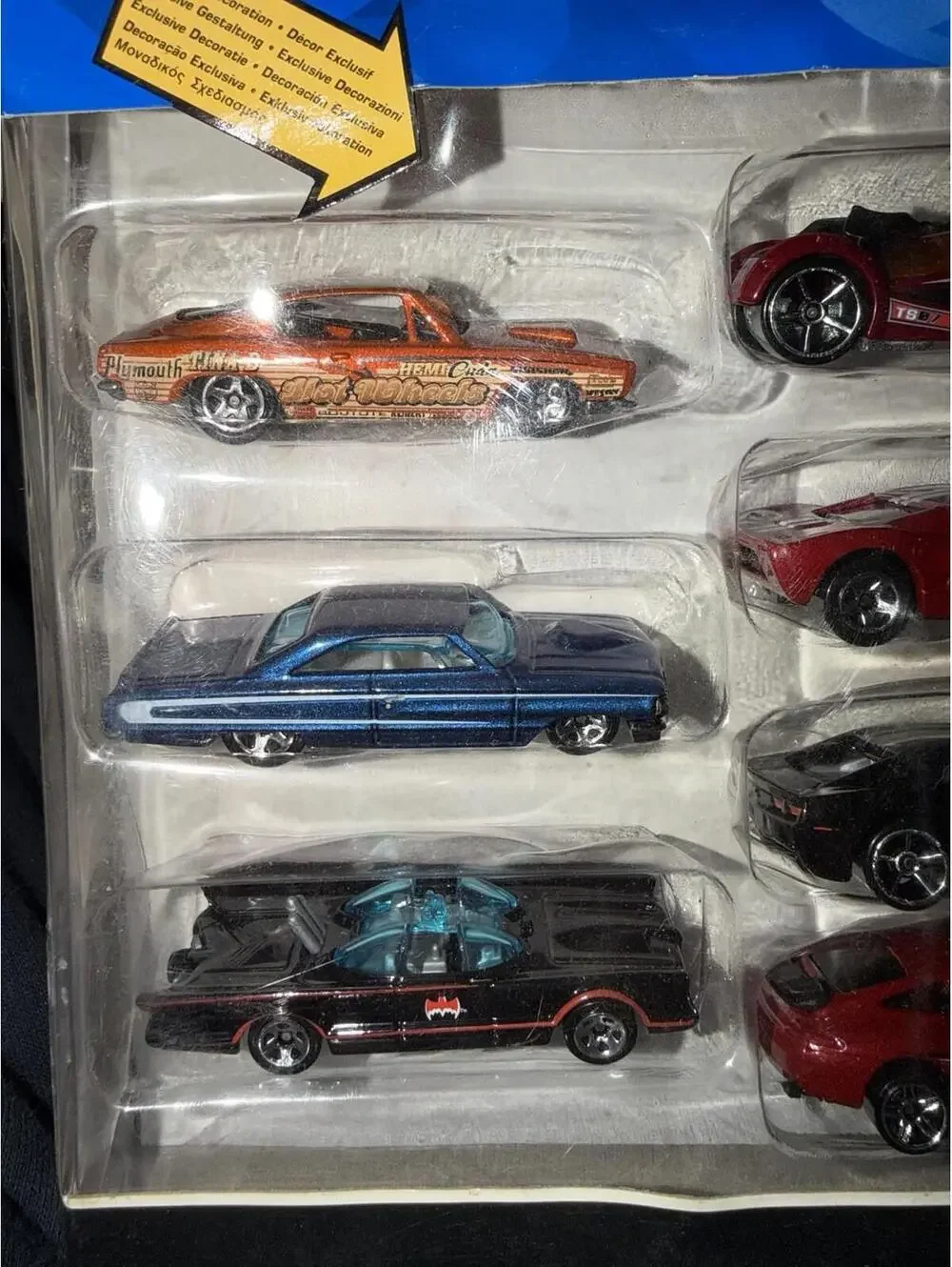 Hot Wheels 10 Gift Pack of Vehicles 2006 New In Box Diecast Car Min Box Damage